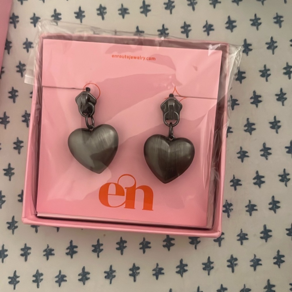 En Route Zipper Heart Earings